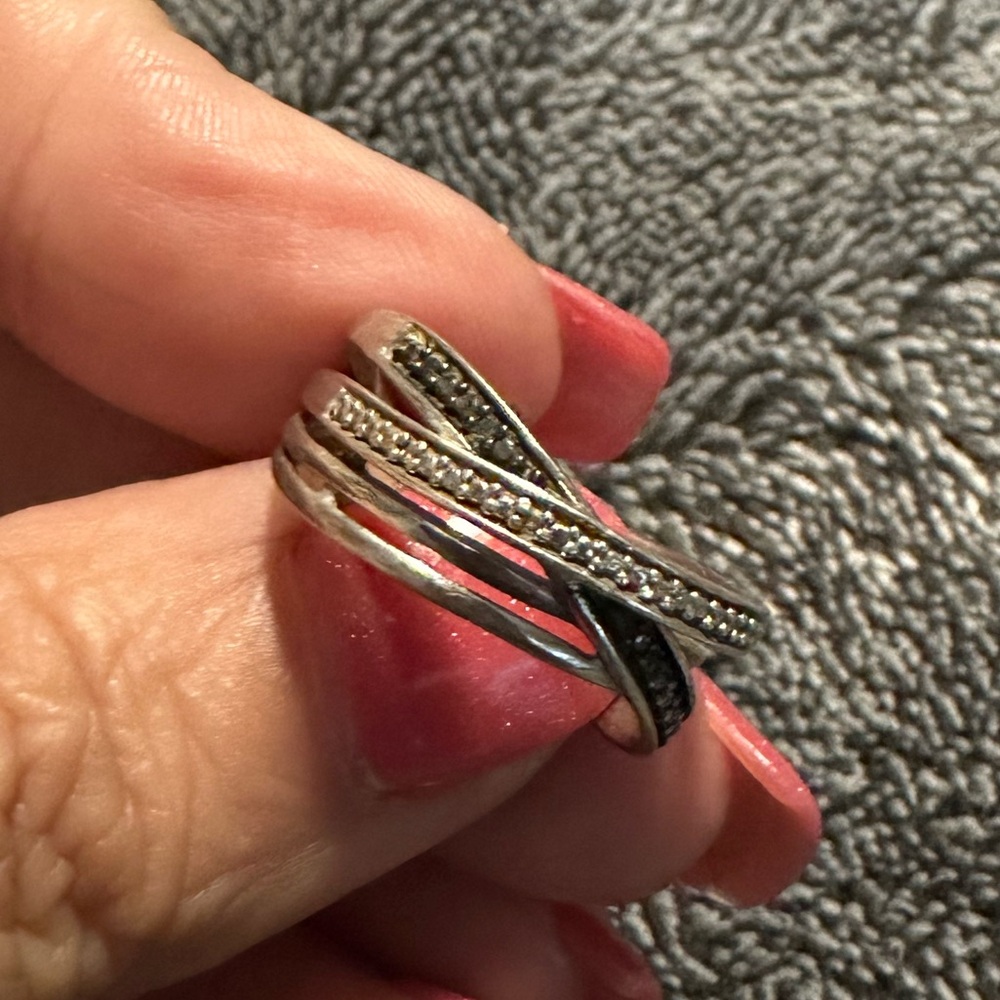 Beautiful Silver Crossover Ring